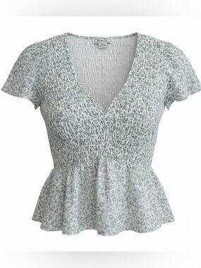 American Eagle Smocked V-Neck Peplum Top in Sage Floral - Women’s Small